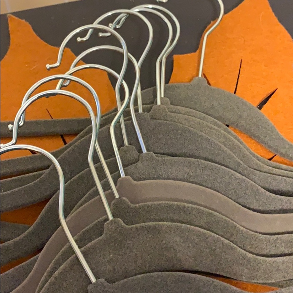 12 Non slip hangers - Picture 2 of 4